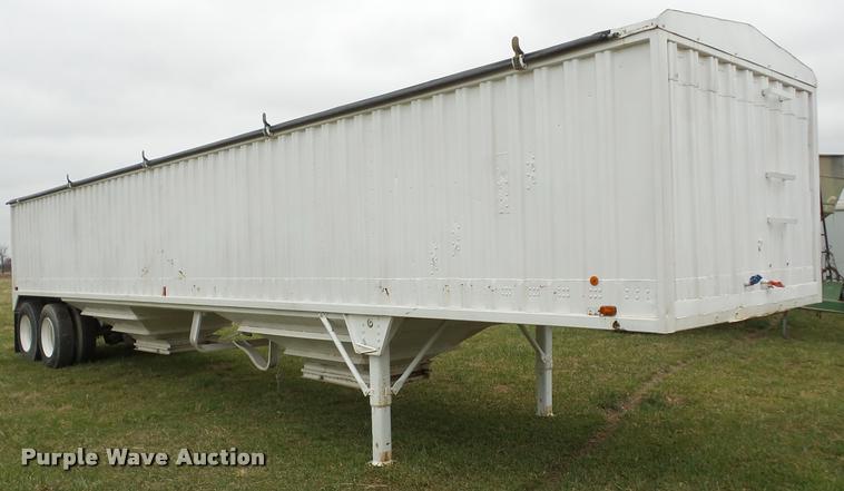 image for item AG9109 1983 Wilson GH-700 double hopper grain trailer