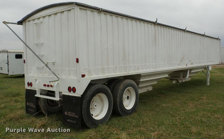 image for item AG9109 1983 Wilson GH-700 double hopper grain trailer