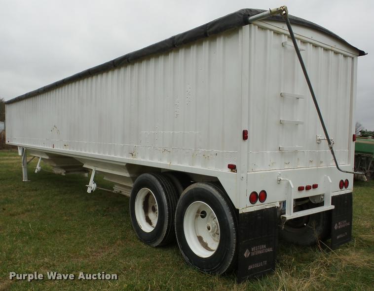image for item AG9109 1983 Wilson GH-700 double hopper grain trailer