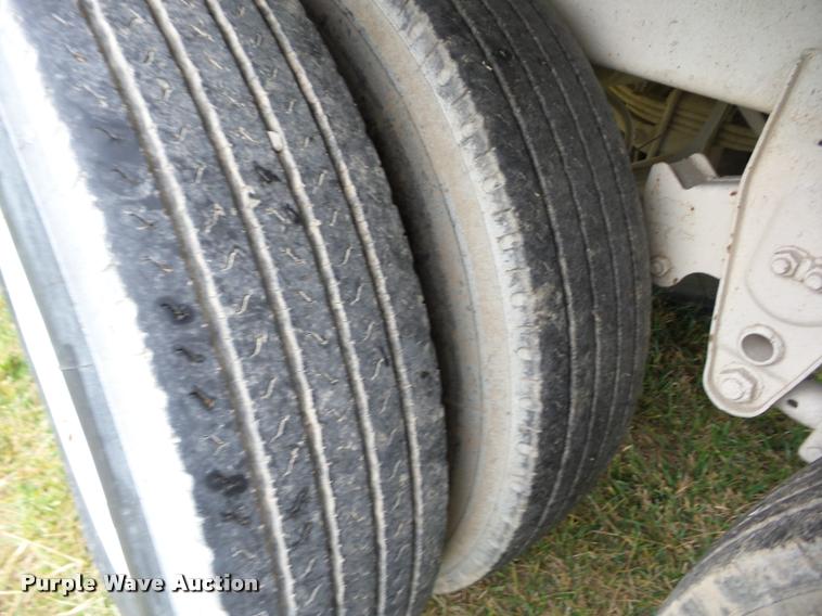 image for item AG9109 1983 Wilson GH-700 double hopper grain trailer