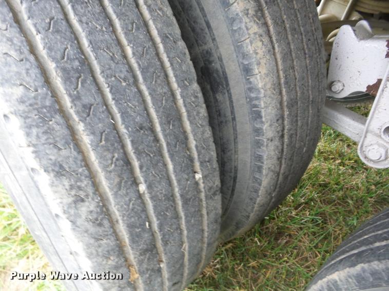 image for item AG9109 1983 Wilson GH-700 double hopper grain trailer