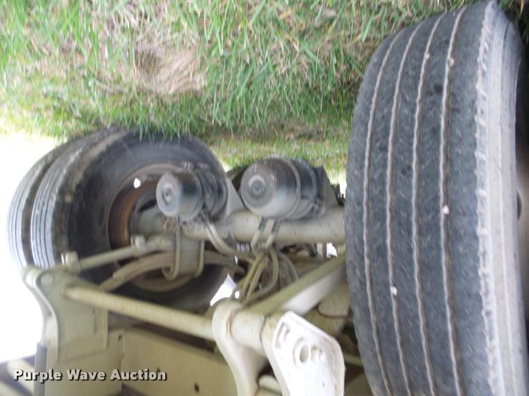 image for item AG9109 1983 Wilson GH-700 double hopper grain trailer