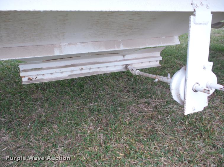 image for item AG9109 1983 Wilson GH-700 double hopper grain trailer