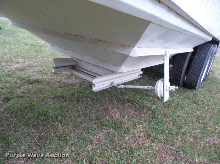 image for item AG9109 1983 Wilson GH-700 double hopper grain trailer