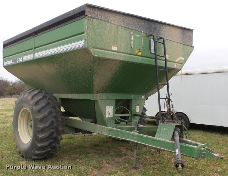 image for item AG9110 Brent 672 grain cart