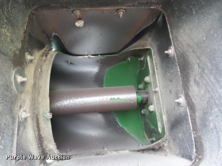 image for item AG9110 Brent 672 grain cart