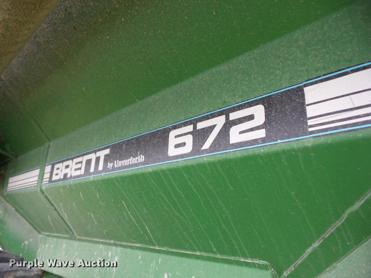 image for item AG9110 Brent 672 grain cart