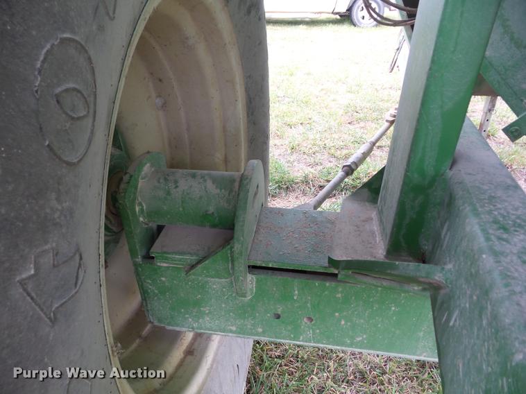 image for item AG9110 Brent 672 grain cart