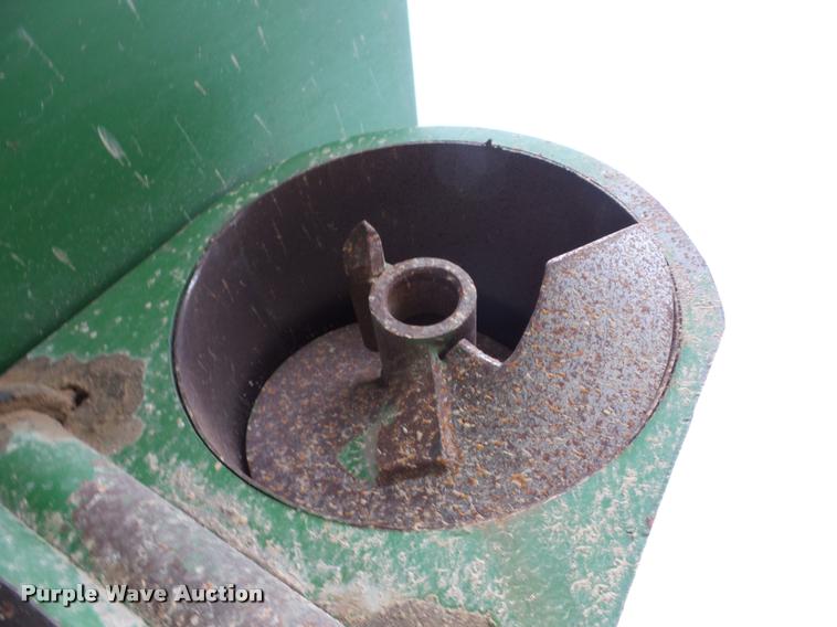 image for item AG9110 Brent 672 grain cart