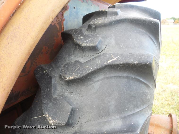 image for item AG9130 1972 International F1066 tractor