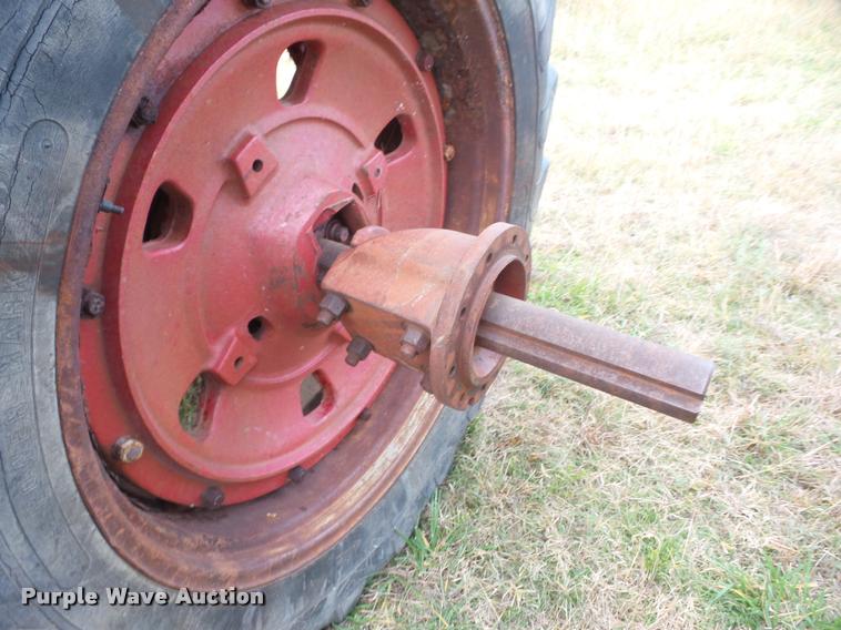 image for item AG9130 1972 International F1066 tractor