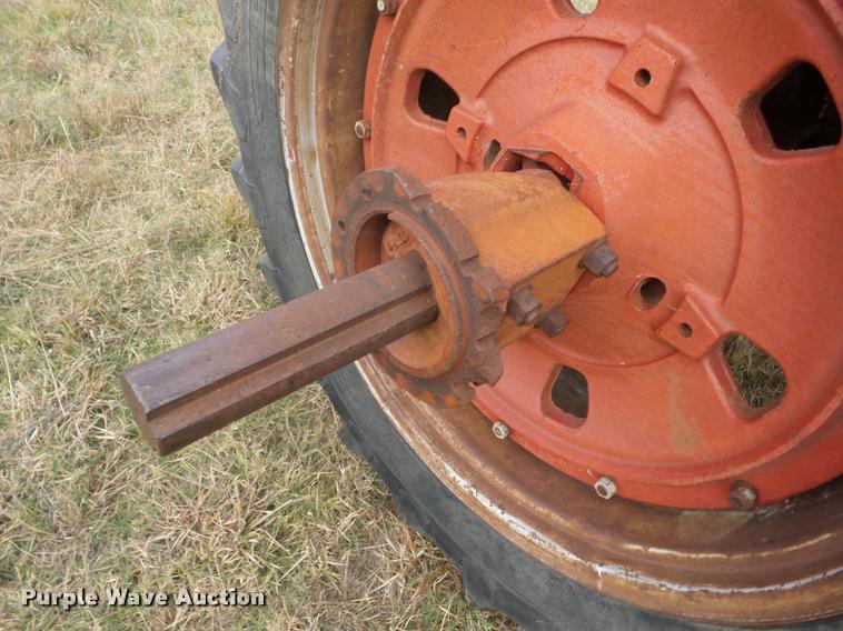 image for item AG9130 1972 International F1066 tractor