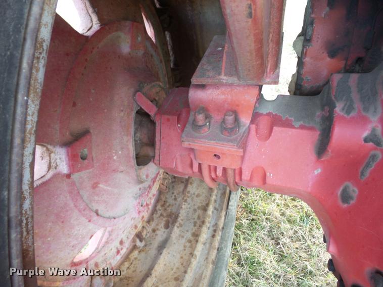 image for item AG9130 1972 International F1066 tractor