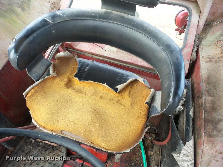 image for item AG9130 1972 International F1066 tractor