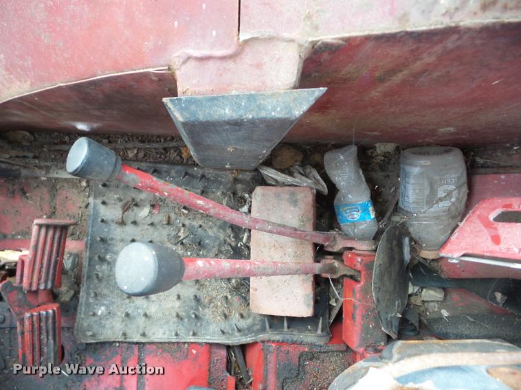 image for item AG9130 1972 International F1066 tractor