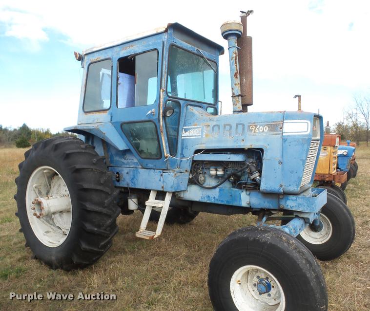 image for item AG9131 1968 Ford 9600 tractor