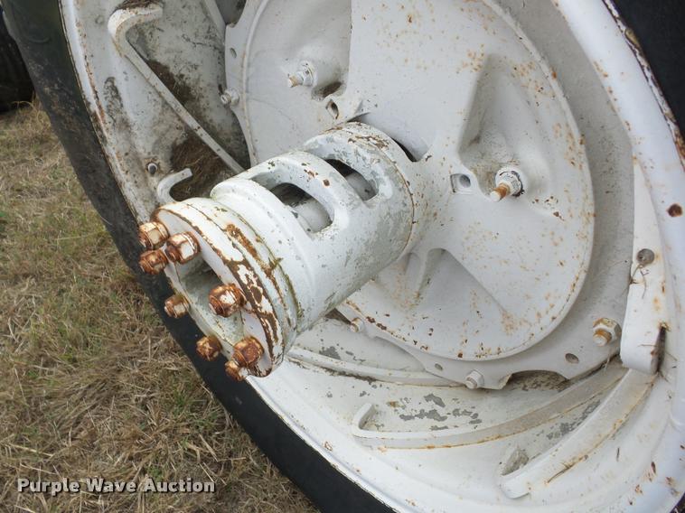 image for item AG9131 1968 Ford 9600 tractor