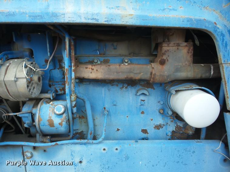 image for item AG9131 1968 Ford 9600 tractor