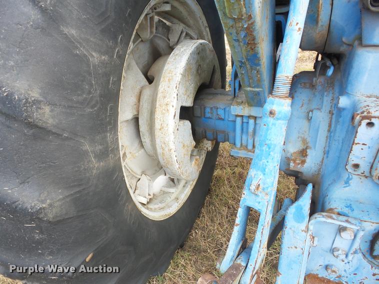 image for item AG9131 1968 Ford 9600 tractor