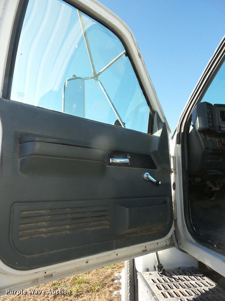 image for item AG9314 1996 GMC TopKick semi truck