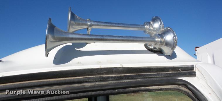 image for item AG9314 1996 GMC TopKick semi truck