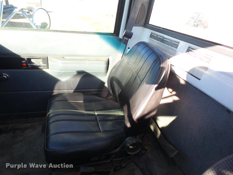 image for item AG9314 1996 GMC TopKick semi truck