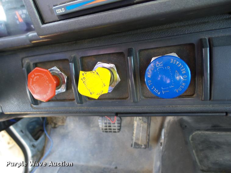 image for item AG9314 1996 GMC TopKick semi truck