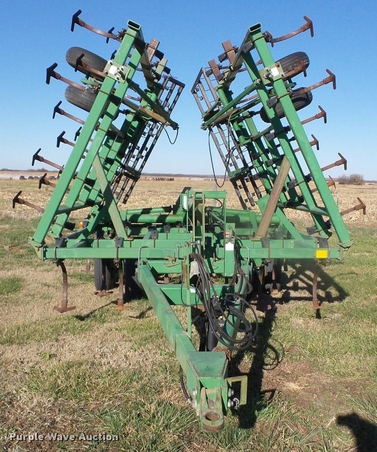 image for item AG9321 John Deere 980 field cultivator