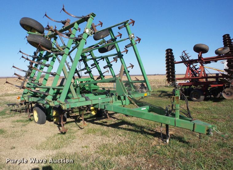 image for item AG9321 John Deere 980 field cultivator