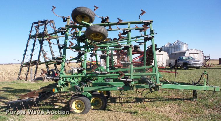 image for item AG9321 John Deere 980 field cultivator