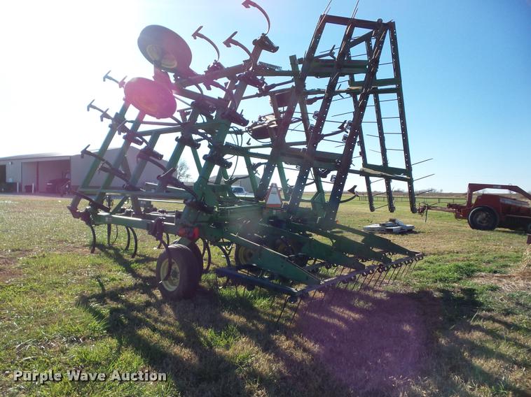 image for item AG9321 John Deere 980 field cultivator