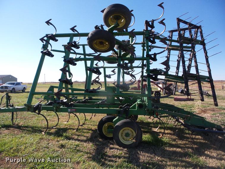 image for item AG9321 John Deere 980 field cultivator