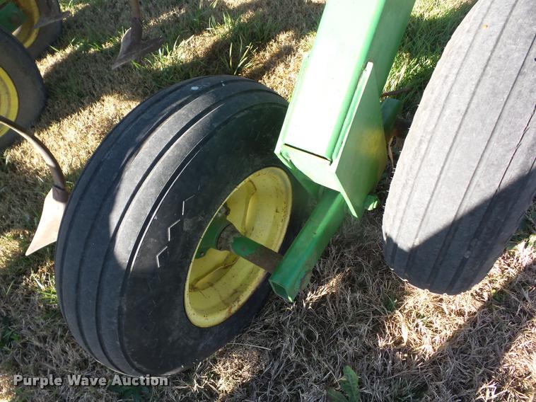 image for item AG9321 John Deere 980 field cultivator