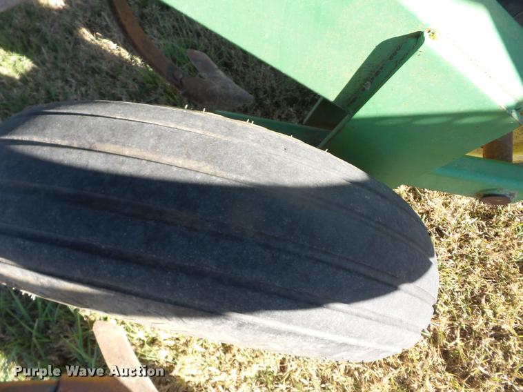 image for item AG9321 John Deere 980 field cultivator