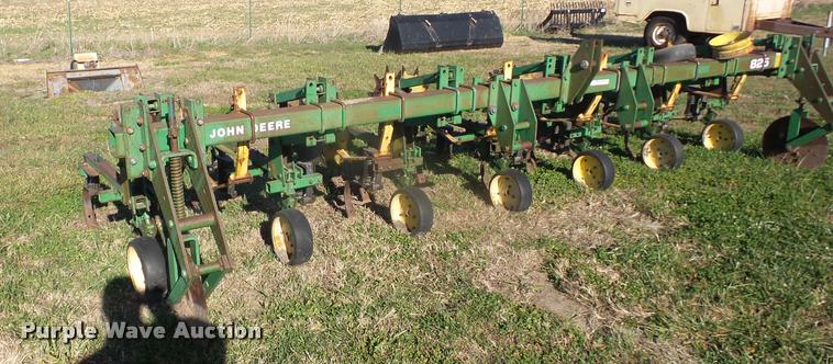 image for item AG9323 John Deere 825 field cultivator