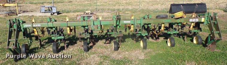 image for item AG9323 John Deere 825 field cultivator