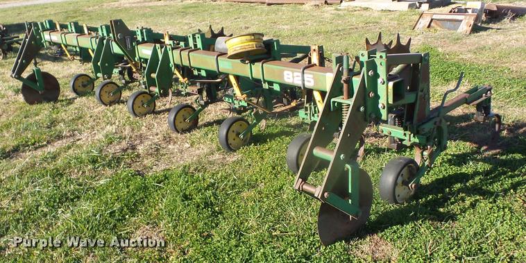 image for item AG9323 John Deere 825 field cultivator
