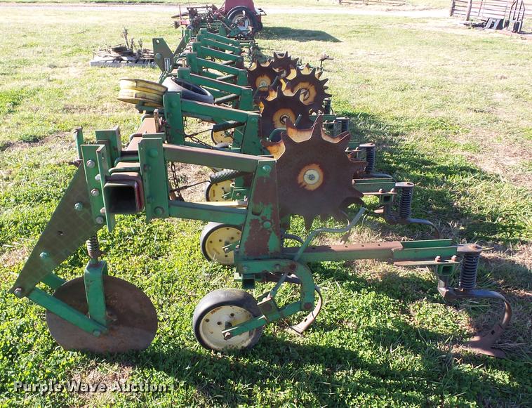 image for item AG9323 John Deere 825 field cultivator
