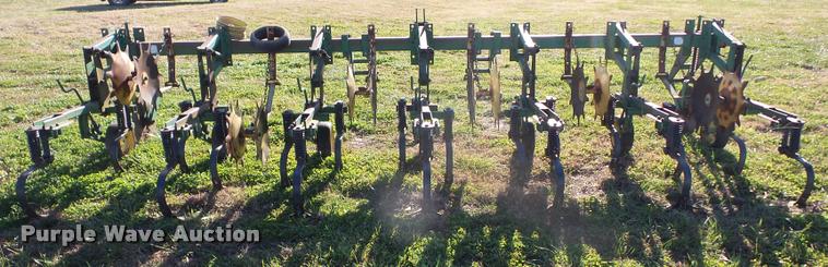 image for item AG9323 John Deere 825 field cultivator