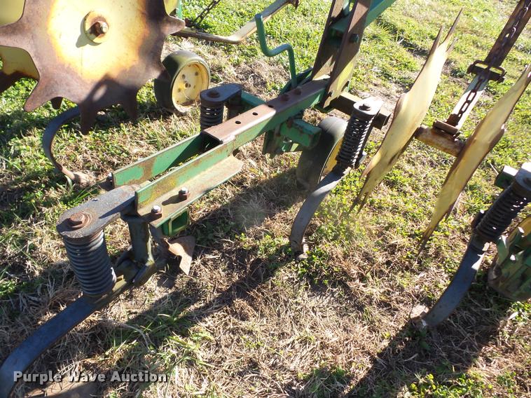 image for item AG9323 John Deere 825 field cultivator