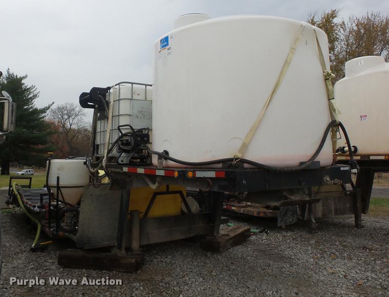 image for item BG9539 1997 Willten sprayer trailer