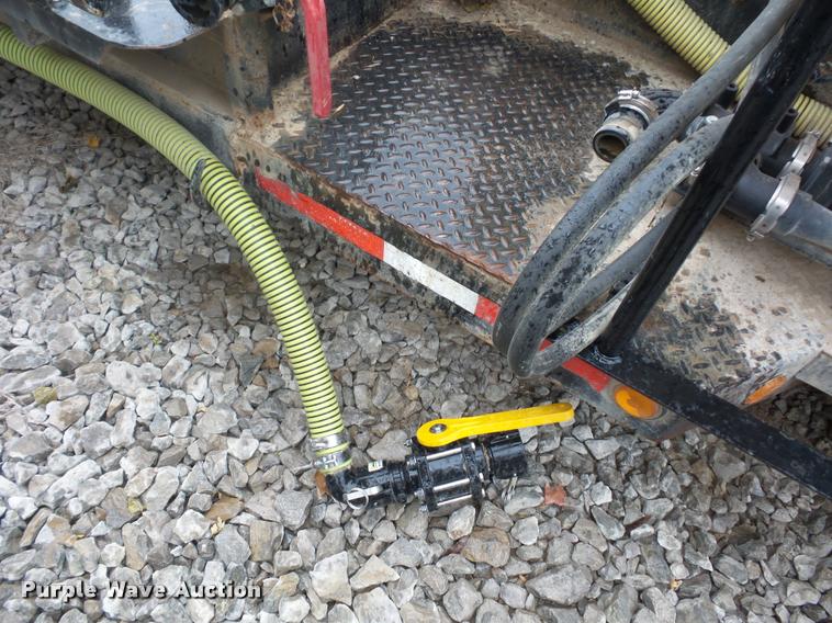 image for item BG9539 1997 Willten sprayer trailer