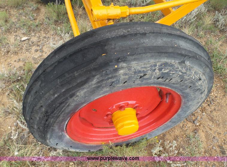 image for item BZ9195 Minneapolis Moline UTS tractor