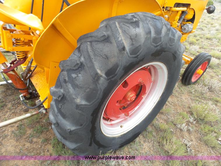 image for item BZ9195 Minneapolis Moline UTS tractor