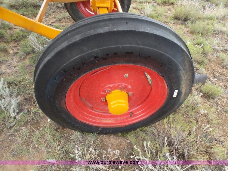 image for item BZ9195 Minneapolis Moline UTS tractor