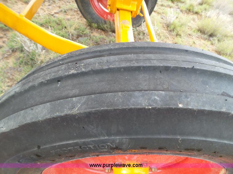 image for item BZ9195 Minneapolis Moline UTS tractor