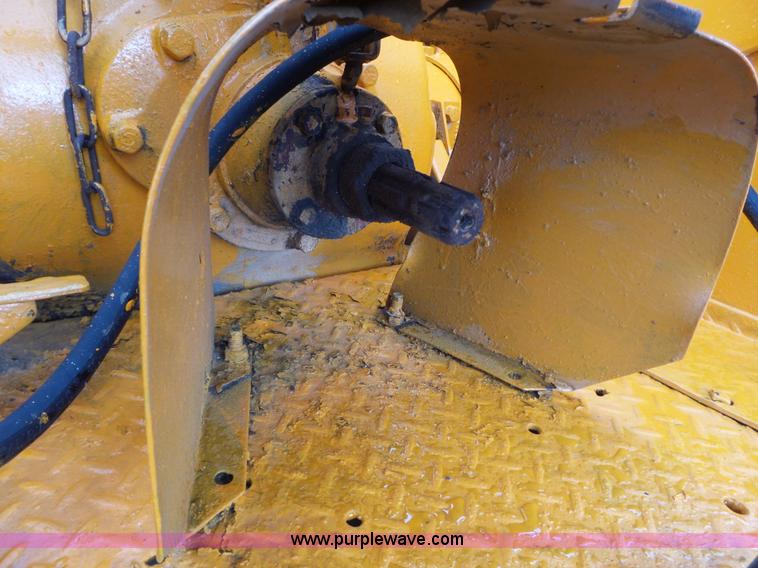 image for item BZ9195 Minneapolis Moline UTS tractor