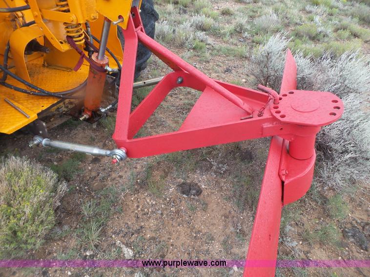 image for item BZ9195 Minneapolis Moline UTS tractor