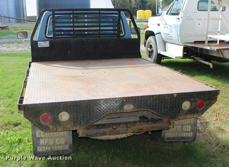 image for item DA4264 1981 Ford F250 flatbed pickup truck