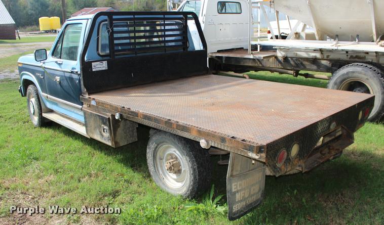 image for item DA4264 1981 Ford F250 flatbed pickup truck